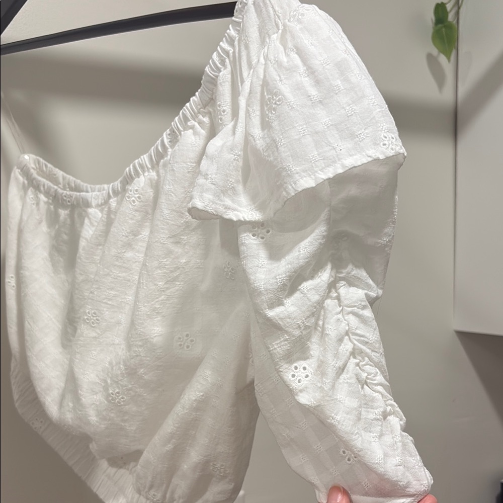 Universal Thread White Asymmetrical Ruffled Blouse - Picture 4 of 9